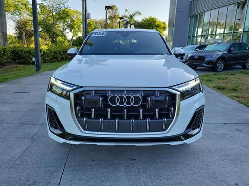 2025 Audi Q7 Premium