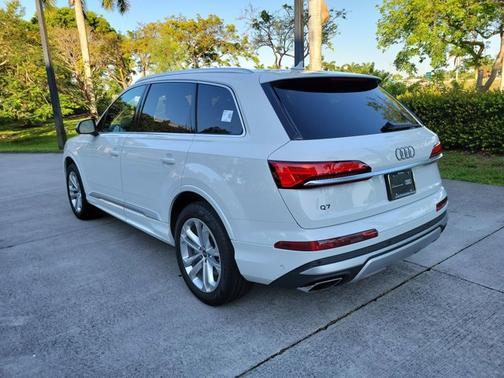 2025 Audi Q7 Premium