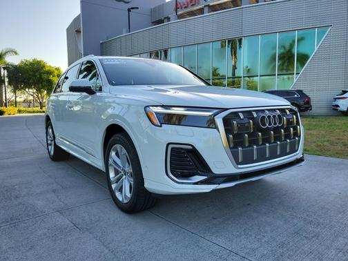 2025 Audi Q7 Premium