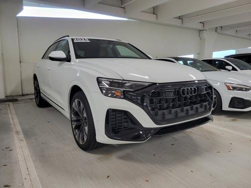 2025 Audi Q8 Premium