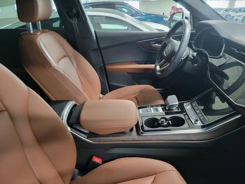 2025 Audi Q8 Premium