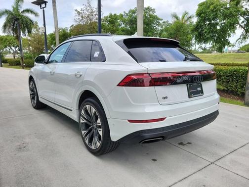 2025 Audi Q8 Premium