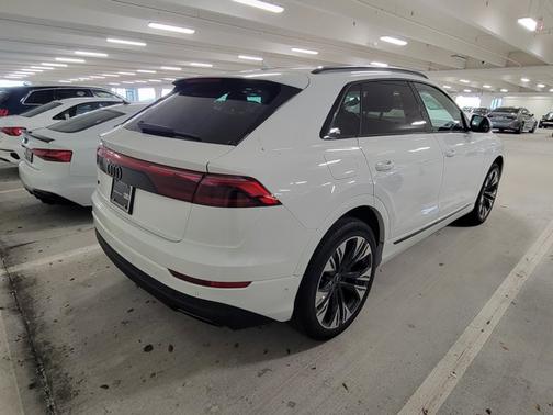 2025 Audi Q8 Premium