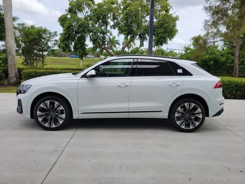 2025 Audi Q8 Premium