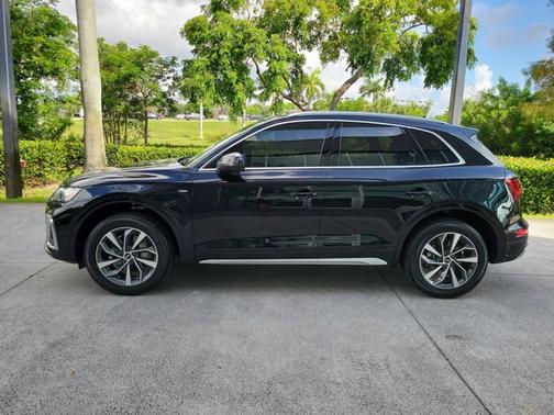 2023 Audi Q5 S line Prestige