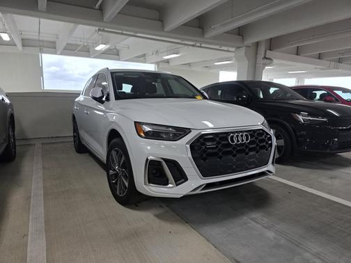 2023 Audi Q5 S line Premium