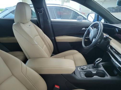 2024 Cadillac XT4 FWD Premium Luxury