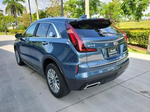2024 Cadillac XT4 FWD Premium Luxury
