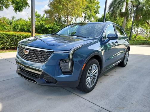 2024 Cadillac XT4 FWD Premium Luxury