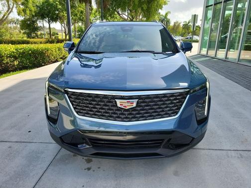 2024 Cadillac XT4 FWD Premium Luxury