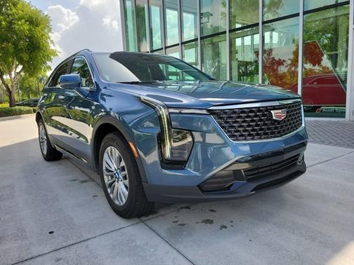 2024 Cadillac XT4 FWD Premium Luxury