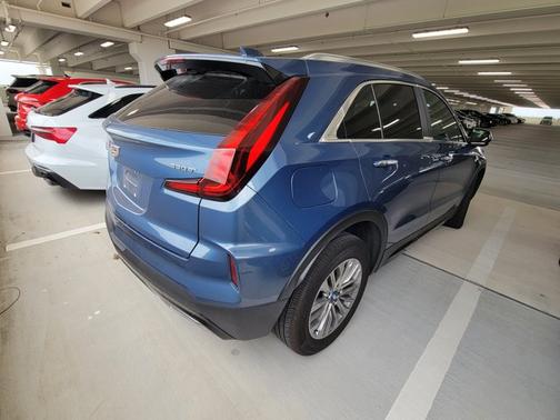 2024 Cadillac XT4 FWD Premium Luxury