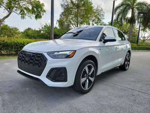 2023 Audi Q5 S line Premium Plus