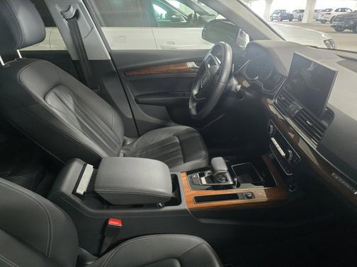 2023 Audi Q5 S line Premium