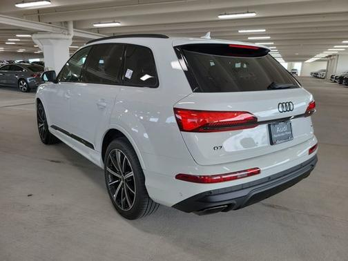 2025 Audi Q7 Premium Plus
