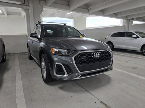 2022 Audi Q5 S line Premium Plus