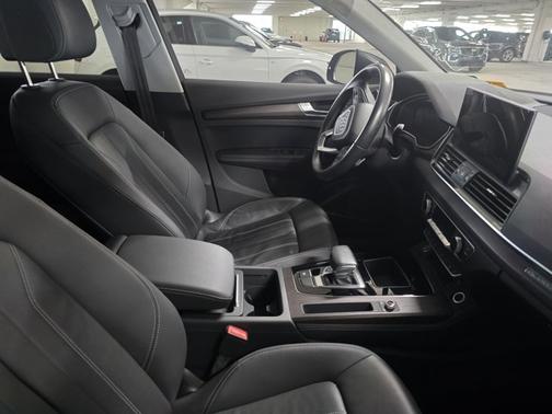 2022 Audi Q5 S line Premium Plus