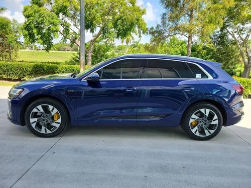 2022 Audi e-tron Premium Plus