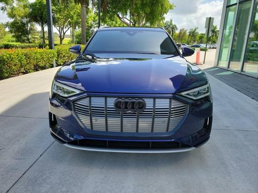 2022 Audi e-tron Premium Plus