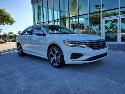 Photo 5 of 29 of 2020 Volkswagen Passat 2.0T SEL