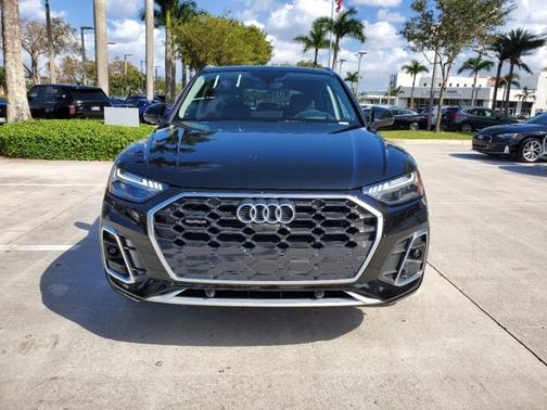 2022 Audi Q5 S line Prestige