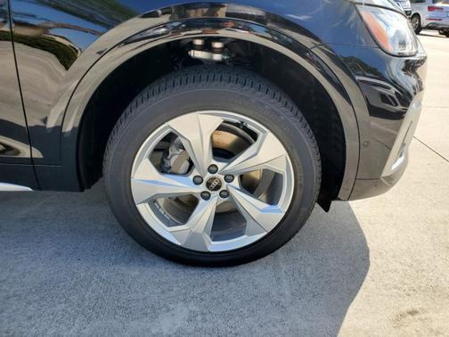 2022 Audi Q5 S line Prestige
