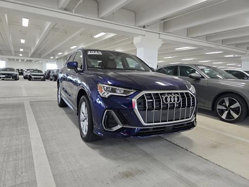 2025 Audi Q3 Premium 45 TFSI S line quattro Tiptronic