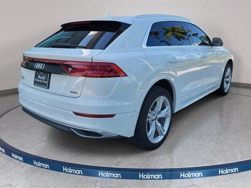 2022 Audi Q8 Premium Plus