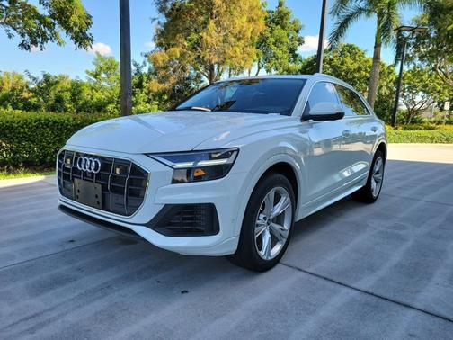 2022 Audi Q8 Premium Plus