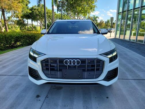 2022 Audi Q8 Premium Plus