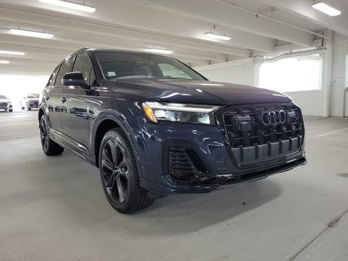 2025 Audi Q7 Premium Plus