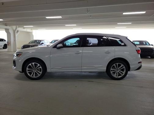 2025 Audi Q7 Premium Plus