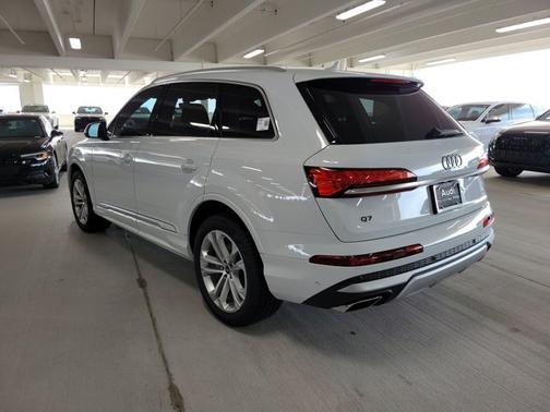 2025 Audi Q7 Premium Plus