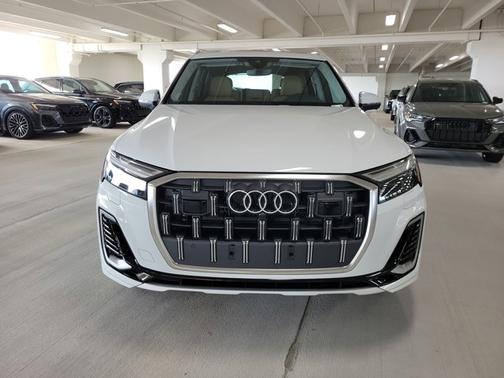 2025 Audi Q7 Premium Plus