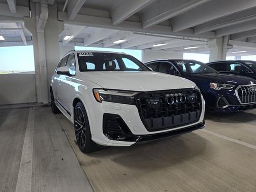 2025 Audi Q7 Premium Plus 55 TFSI quattro Tiptronic
