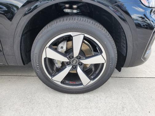 2022 Audi Q5 S line Premium Plus