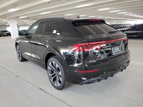 2025 Audi Q8 Premium Plus