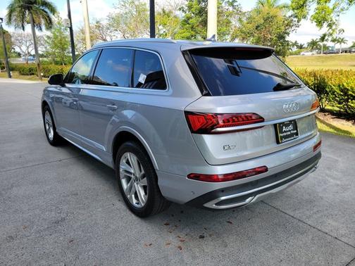 2021 Audi Q7 Premium Plus