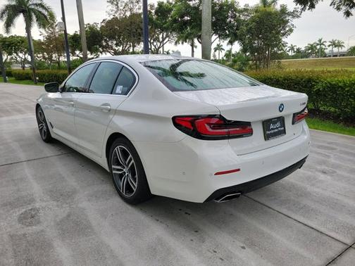 2021 BMW 530 i