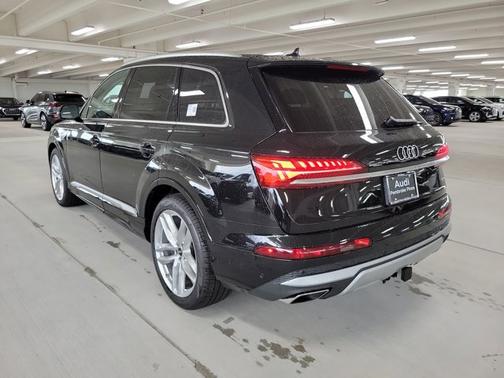2025 Audi Q7 Premium Plus