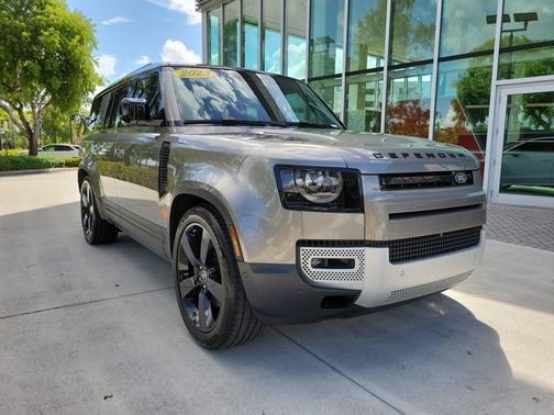 2023 Land Rover Defender SE