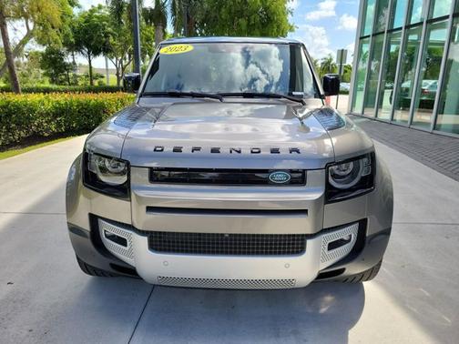 2023 Land Rover Defender SE