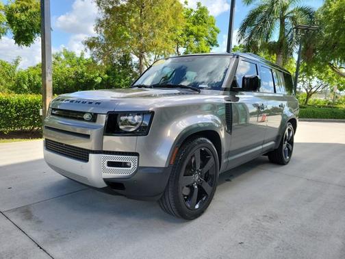 2023 Land Rover Defender SE