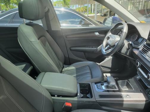 2022 Audi Q5 S line Premium