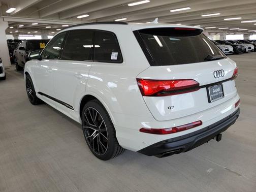 2025 Audi Q7 Premium Plus