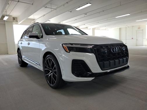 2025 Audi Q7 Premium Plus