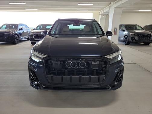 2025 Audi Q7 Premium Plus