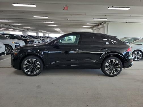 2025 Audi Q8 Premium Plus