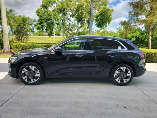 2022 Audi e-tron Premium Plus