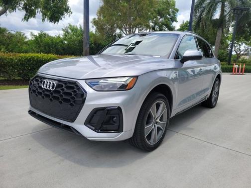 2025 Audi Q5 S line Premium